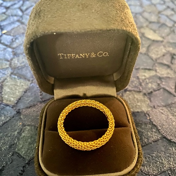 Tiffany & Co. Somerset Ring 18K Gold 4mm - Picture 2 of 2